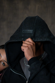 ESSENTIAL ZIP-UP